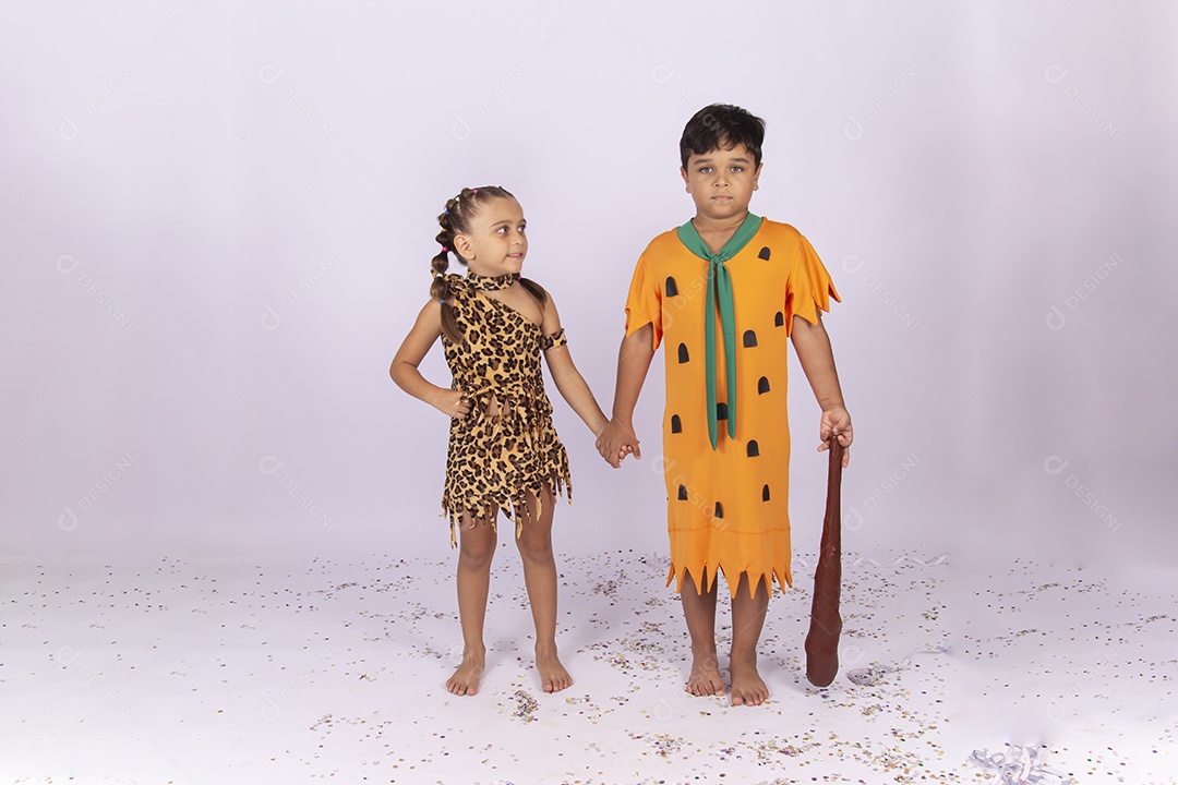 Crianças fantasiadas do personagem Flintstones.