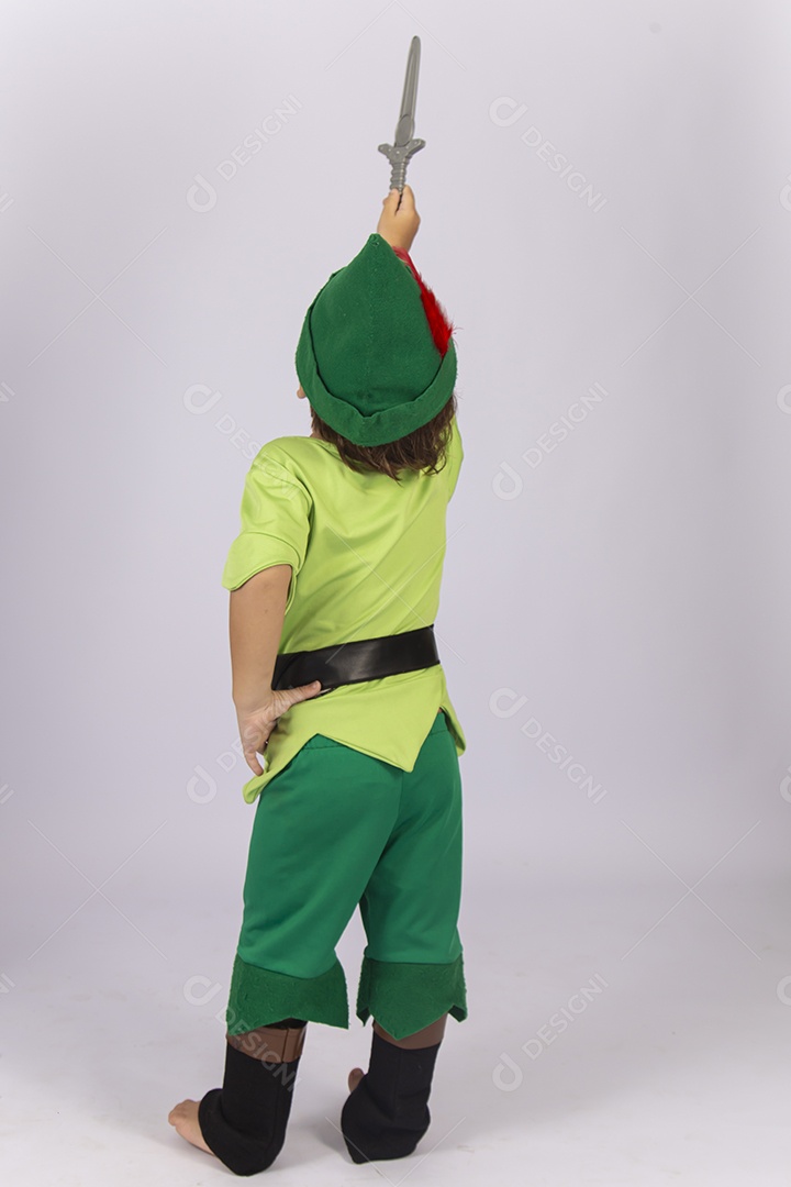 Criança de costas com fantasia do Peter Pan