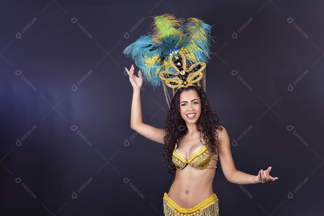 Linda passista fantasiada para o carnaval.