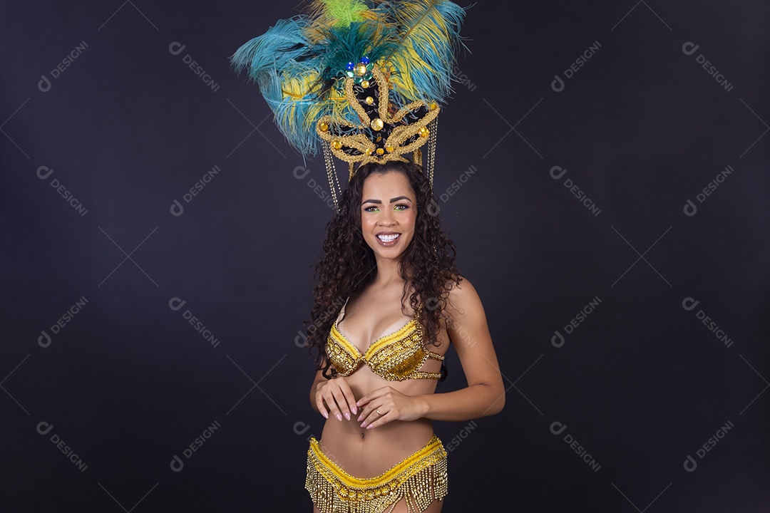 Linda passista fantasiada para o carnaval.