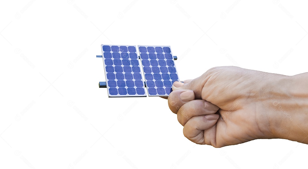 Segurando um painel solar fotovoltaico em fundo branco