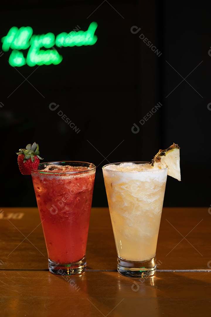 Foto Caipifruta de Morango e Abacaxi