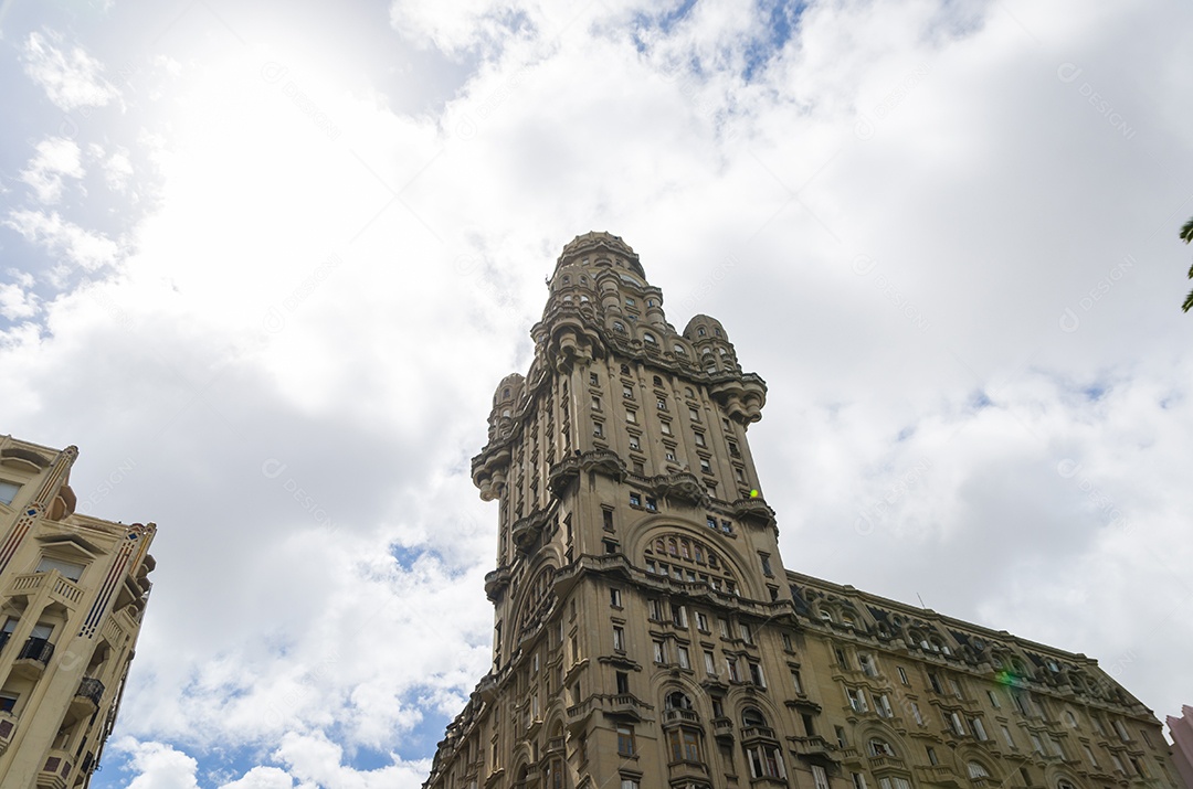 Arquitetura clássica no centro de montevidéu uruguai