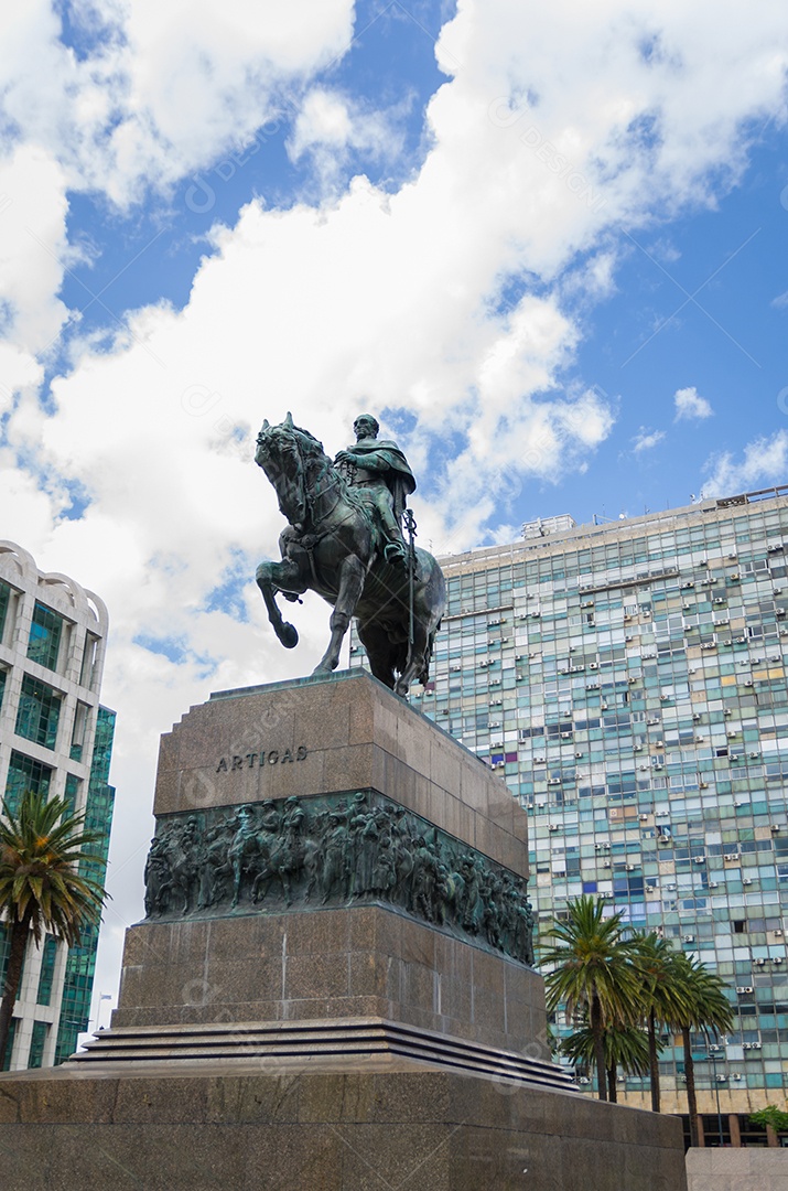 Monumento a josé artigas plaza independencia famosa praça da cidade