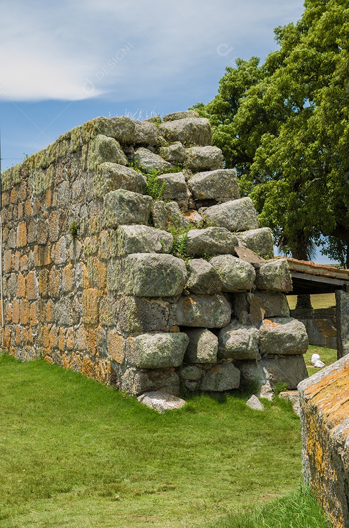 Fortaleza Santa Tereza é uma fortificação militar localizada no litoral norte do Uruguai, próximo à fronteira do Brasil com a América do Sul.