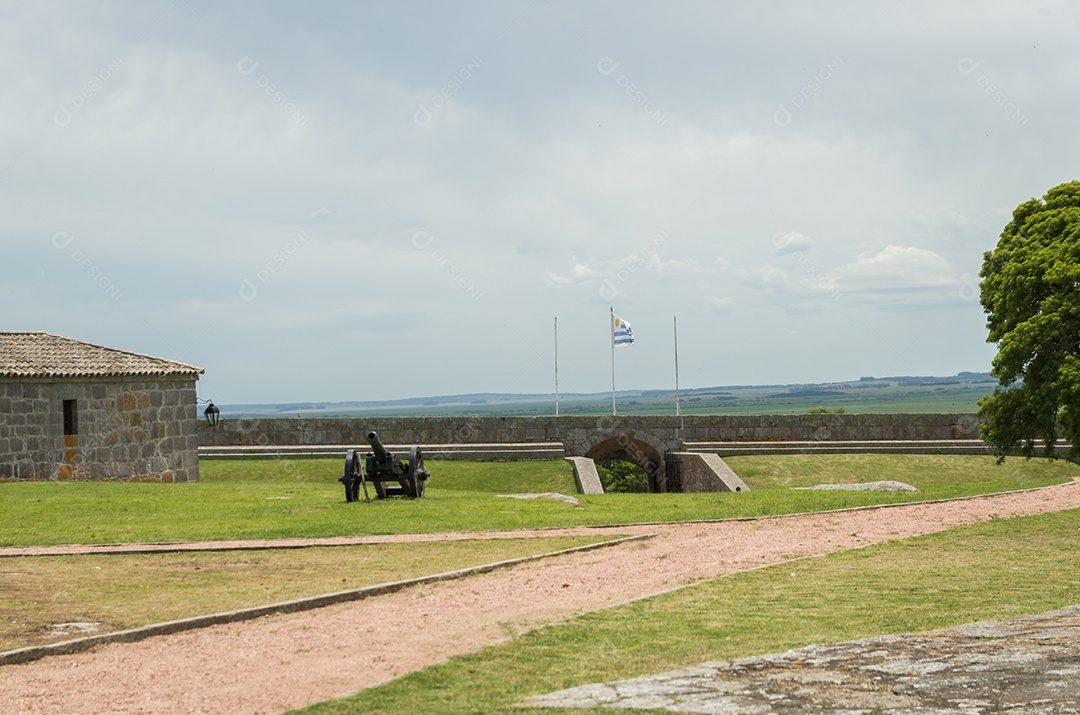 Fortaleza Santa Tereza é uma fortificação militar localizada no litoral norte do Uruguai, próximo à fronteira do Brasil com a América do Sul.