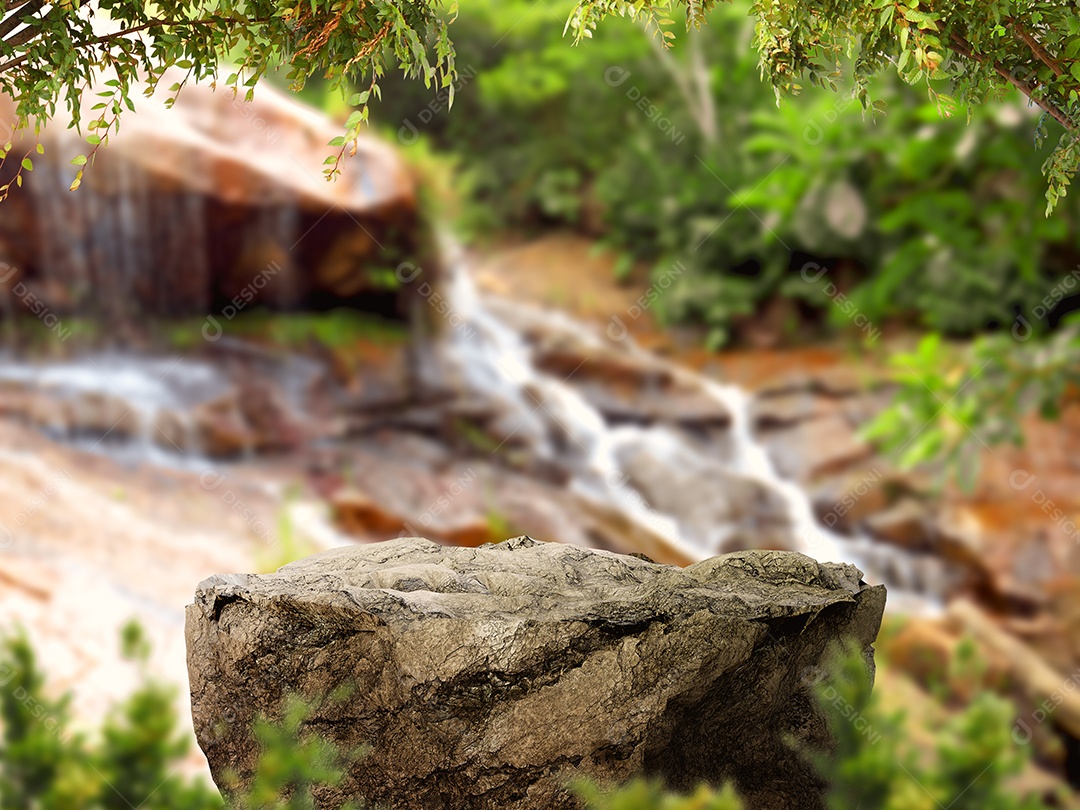 Riacho com cachoeirinha de pedra lindo