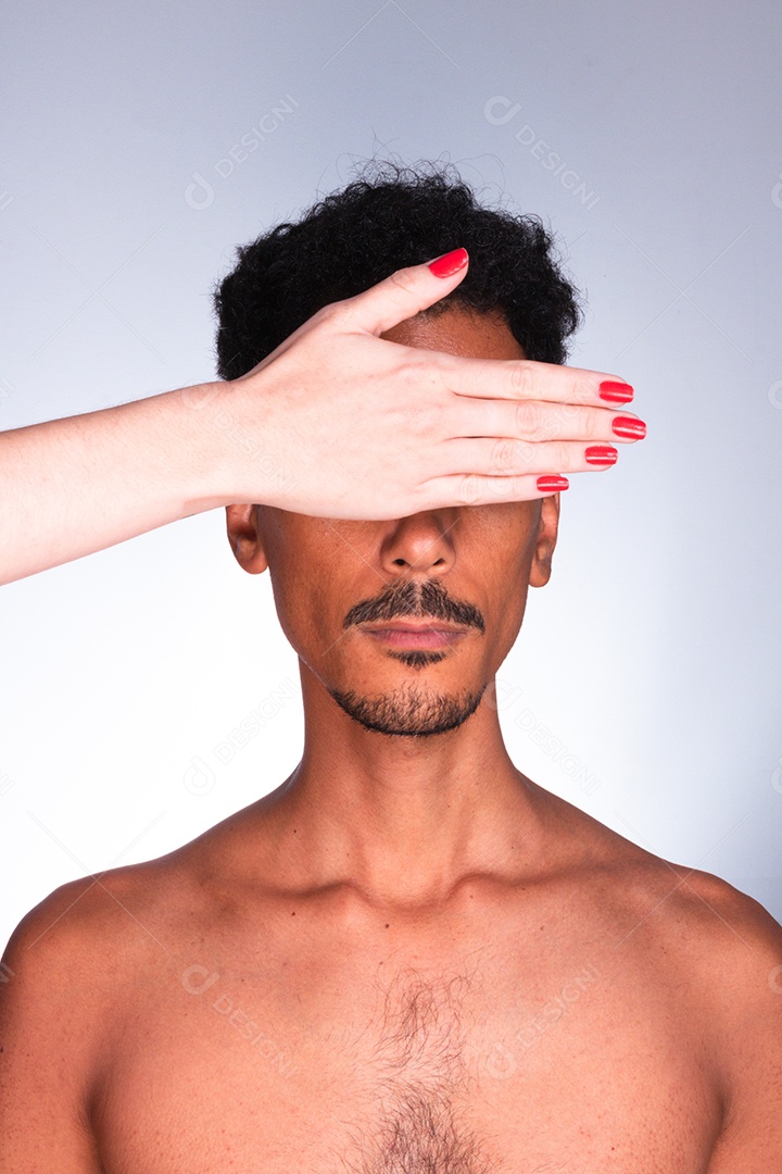 Dia da consciência negra retrato de pessoa afro negra olhando e fazendo expressões