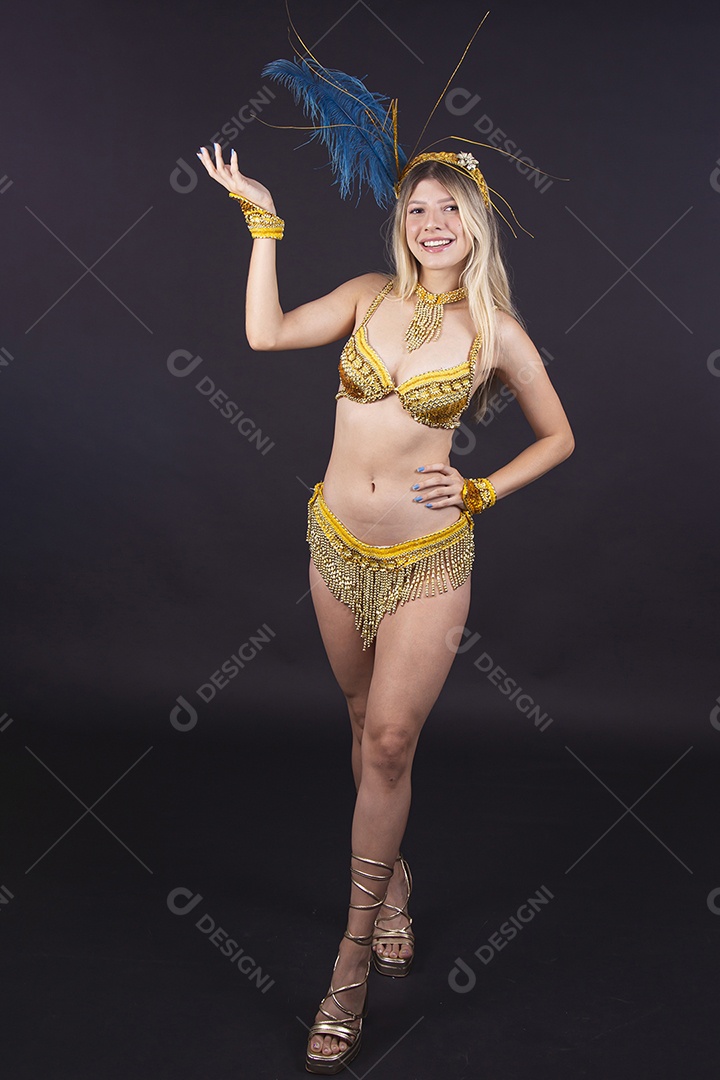 Linda passista loira fantasiada para o carnaval com uma linda tiara de pluma azul.