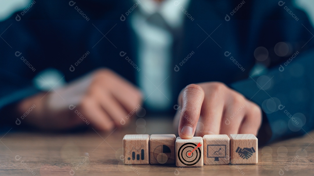 Blocos de madeira sobre fundo pessoa