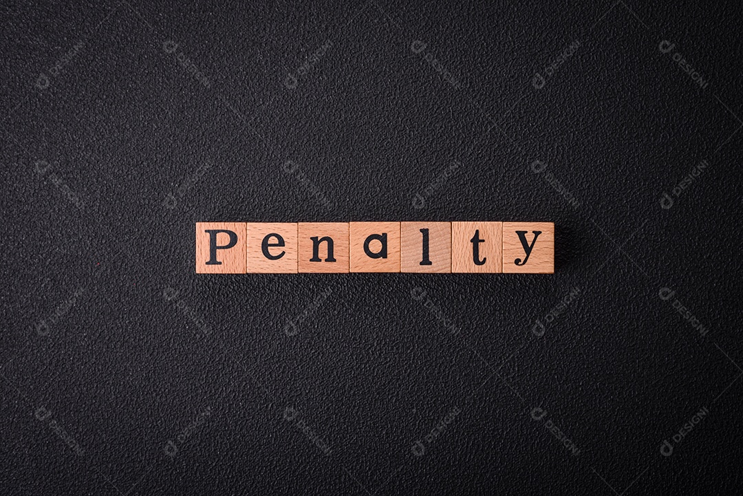 A inscrição Tendência feita de cubos de madeira sobre um fundo liso. Pode ser usado para o seu design