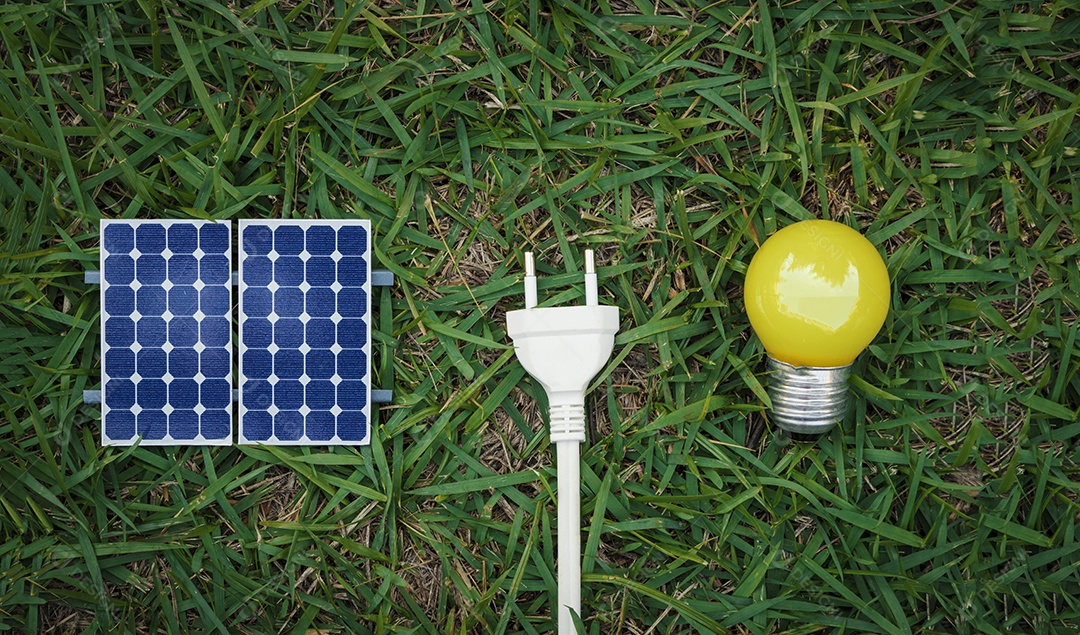 Painel fotovoltaico fio plug isolado em fundo amarelo painel solar com valores variados de dinheiro brasileiro