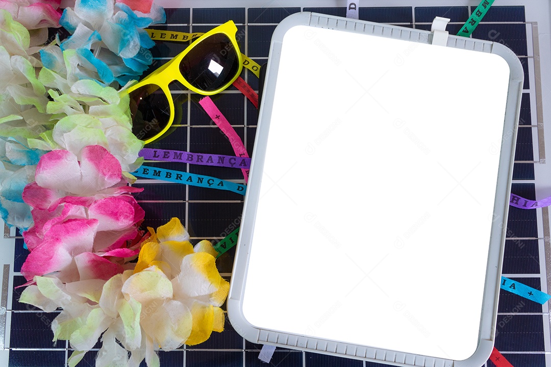 Modelo de carnaval com painel solar fotovoltaico com elementos do carnaval