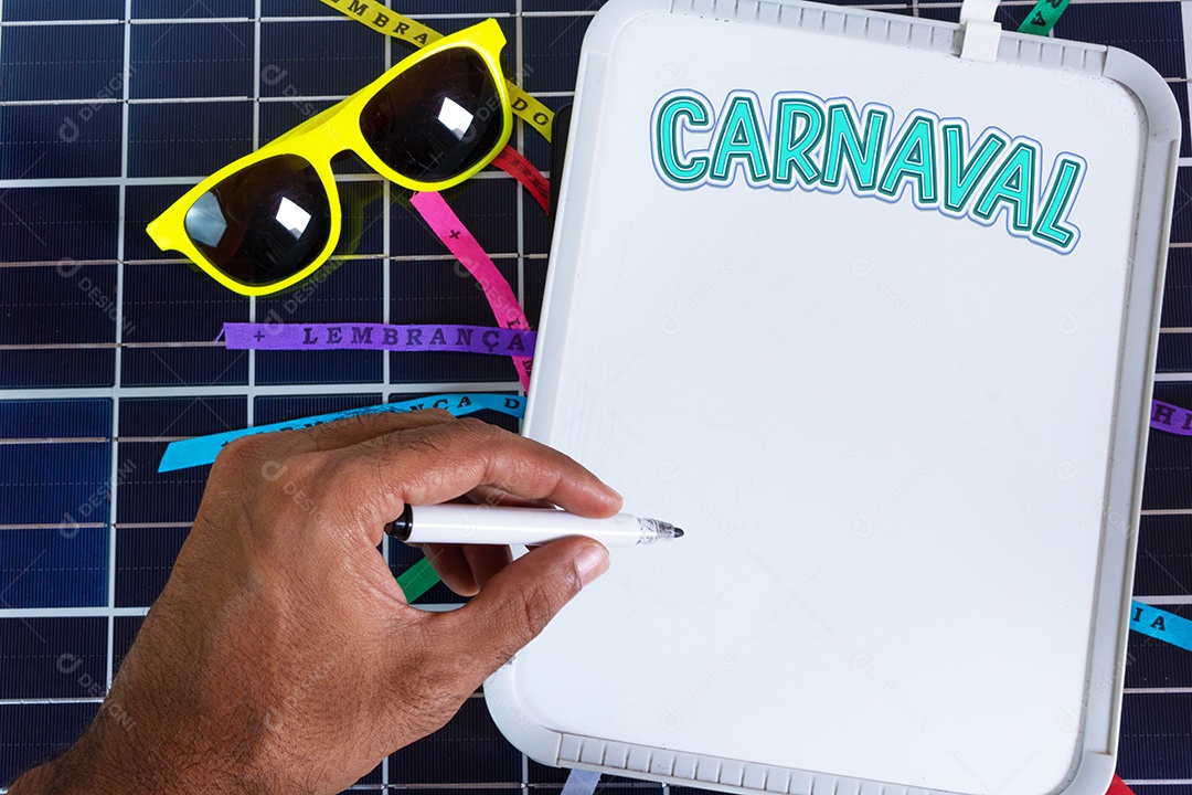 Modelo de carnaval com painel solar fotovoltaico com elementos do carnaval brasileiro