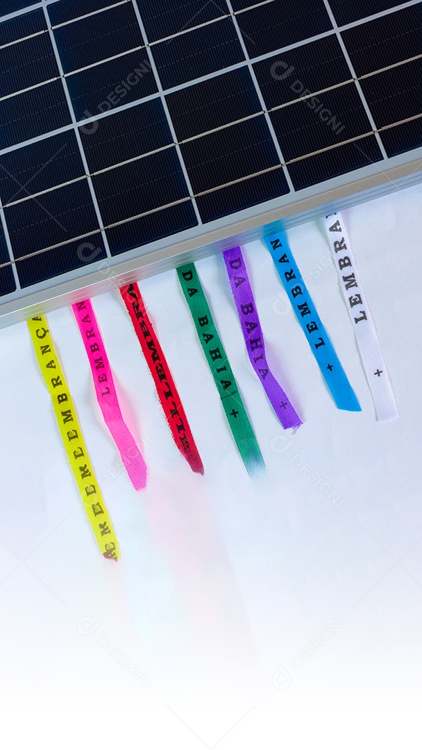 Modelo de carnaval com painel solar fotovoltaico com elementos do carnaval brasileiro