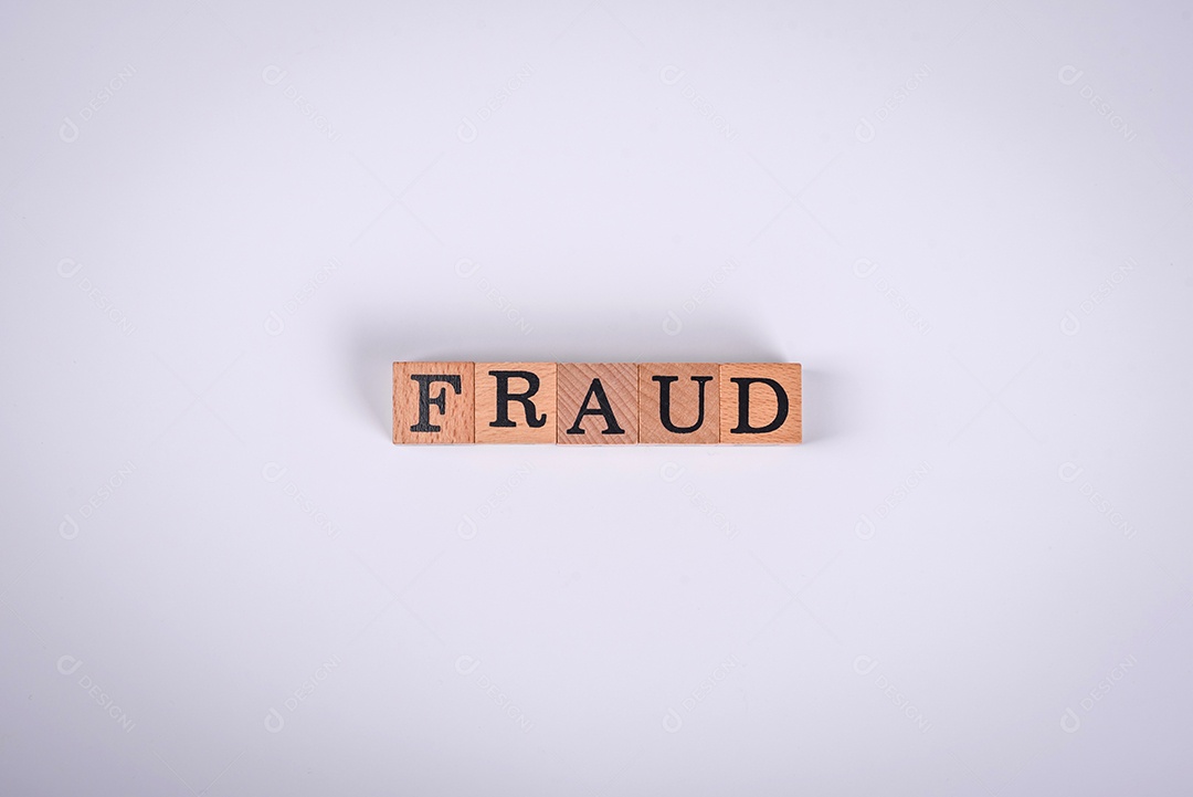 A inscrição Tendência feita de cubos de madeira sobre um fundo liso. Pode ser usado para o seu design