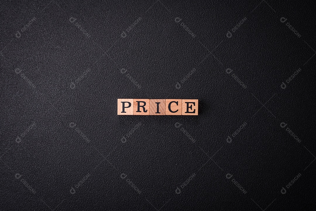 A inscrição Tendência feita de cubos de madeira sobre um fundo liso. Pode ser usado para o seu design