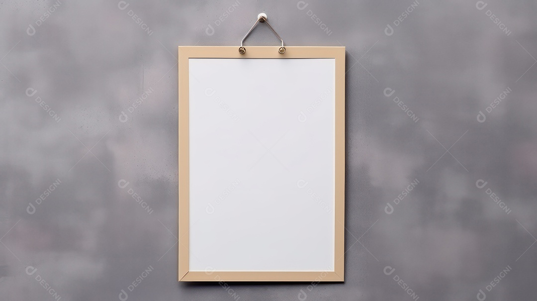 Modelo de pôster branco em branco pendurado na parede