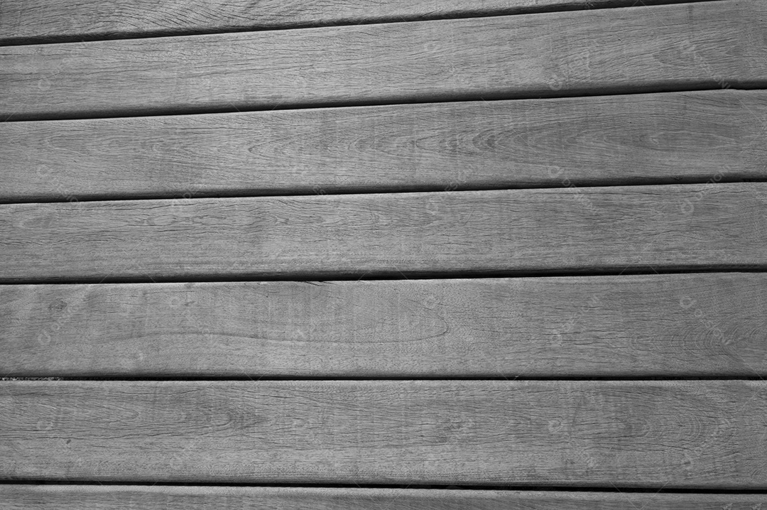 Vista aproximada tábuas de madeira sobre fundo isolado