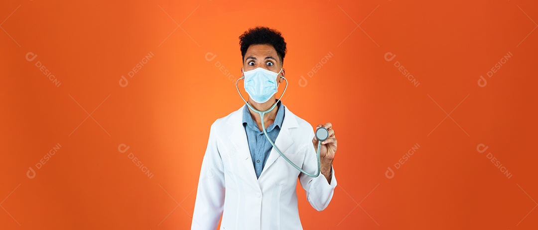 Jovem médico negro ou residente médico veterinário