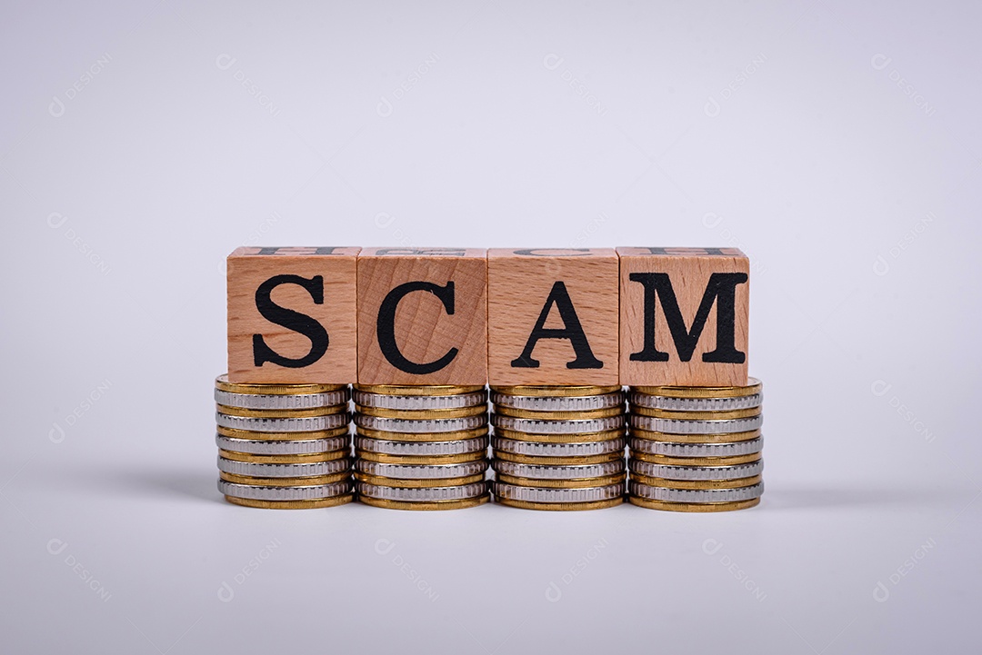 A inscrição Tendência feita de cubos de madeira sobre um fundo liso. Pode ser usado para o seu design