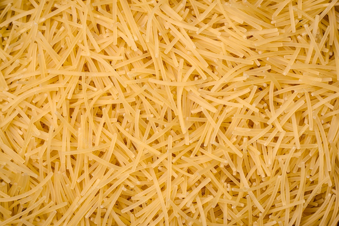 A pasta de aletria fina é amarela quando crua. Prepare um delicioso acompanhamento nutritivo