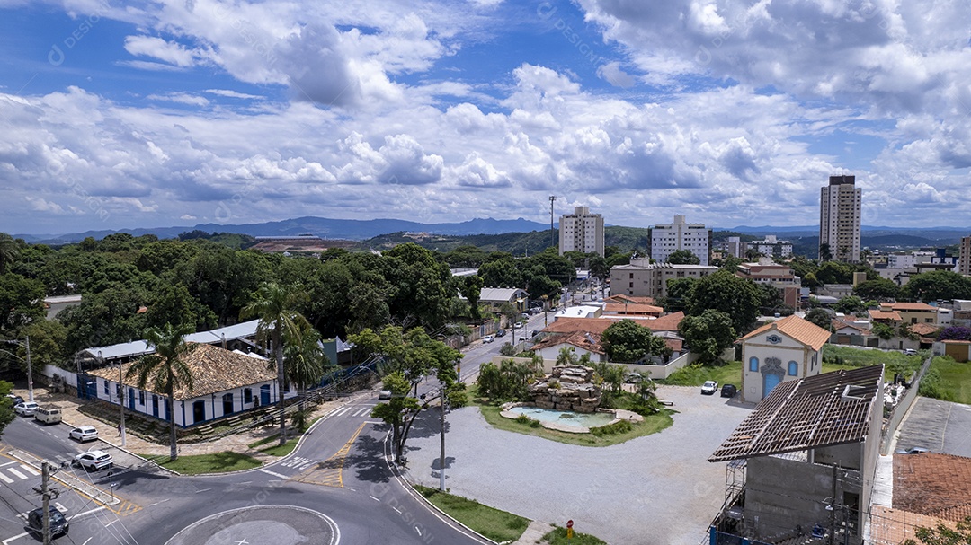 Visão aérea sobrevoando a praça principal em Betim Belo Horizonte