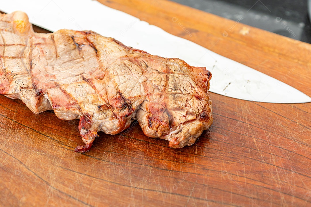 Bife brasileiro carne churrasco