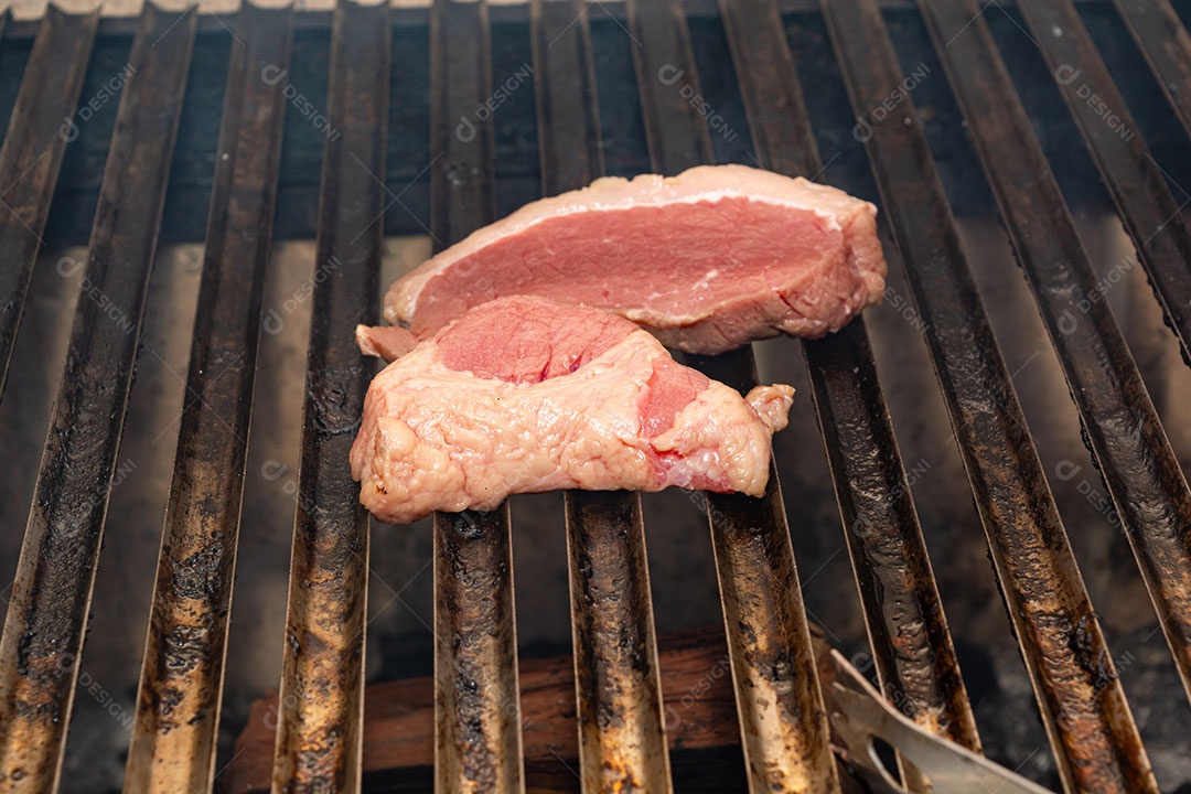 Churrasco brasileiro com bife, carne bovina.