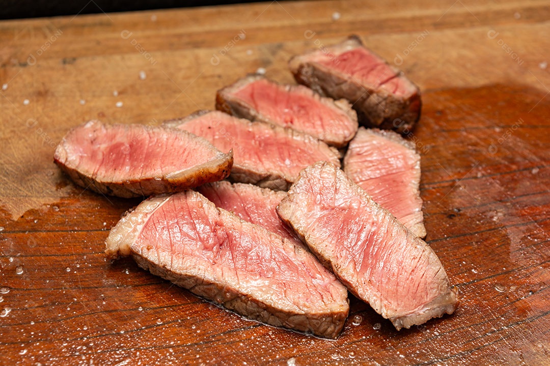 Churrasco brasileiro com bife, carne bovina.