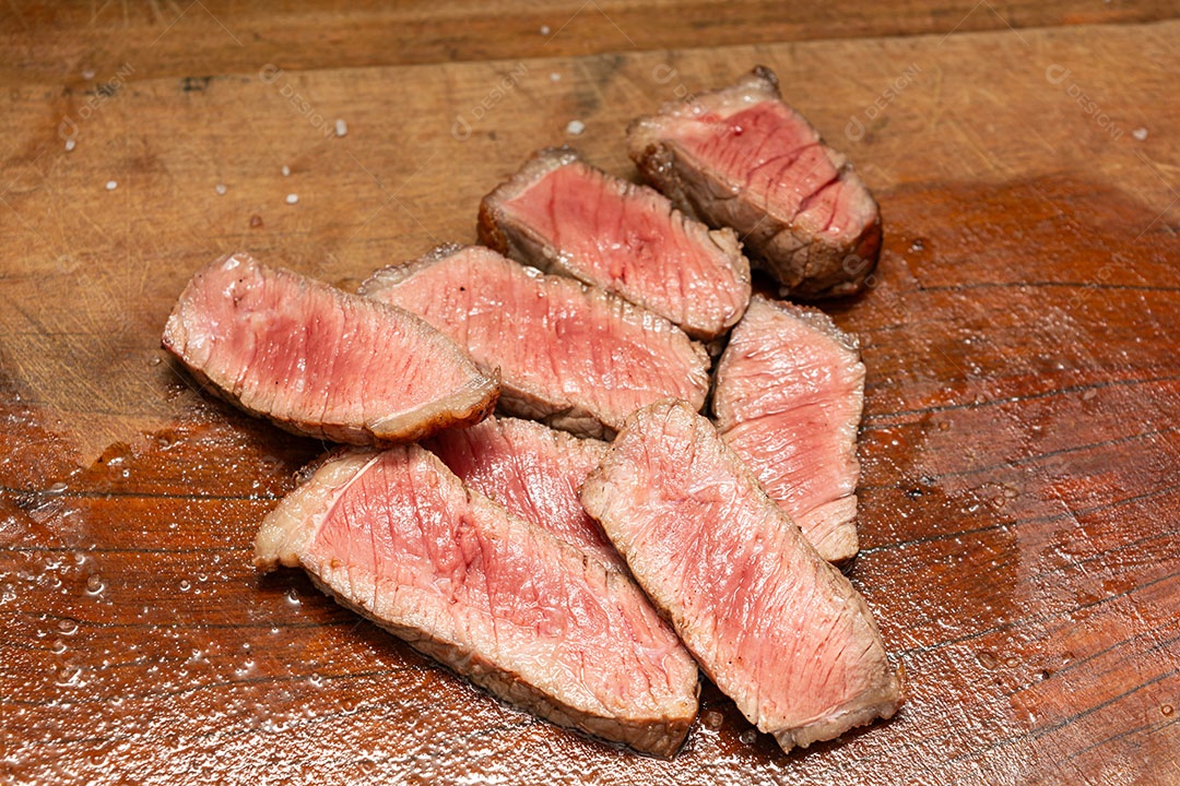 Churrasco brasileiro com bife, carne bovina.