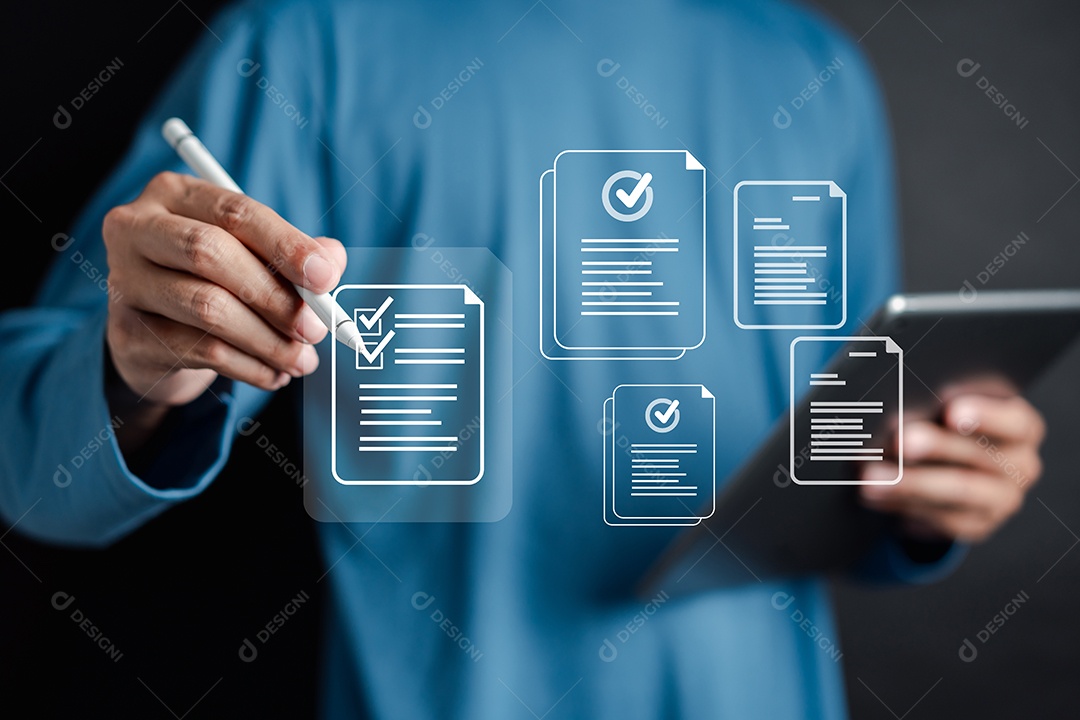 Homem jovem empresário em seu escritório