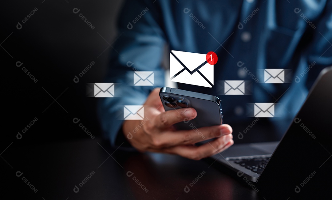 Homem jovem empresário em seu escritório