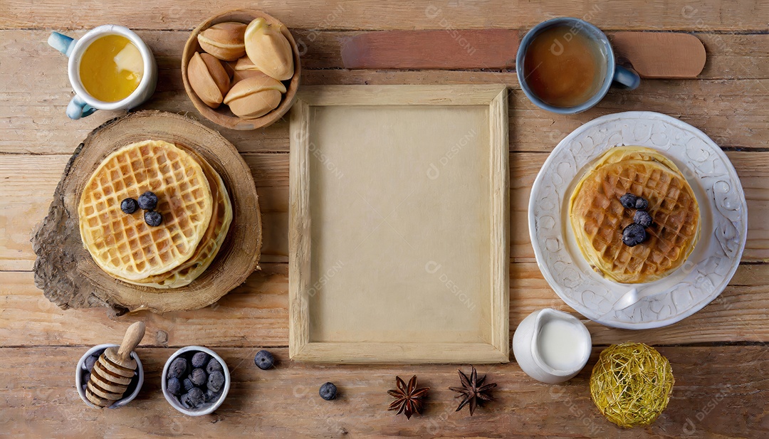 Waffle sobre prato em uma mesa de madeira