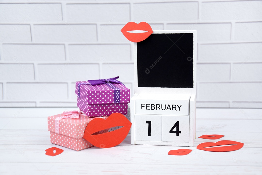 Calendário com a data 14 de fevereiro Dia dos Namorados