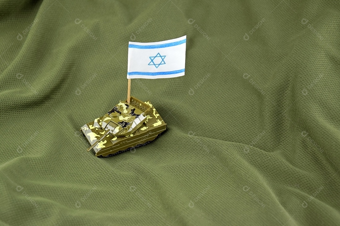 Um tanque de guerra com a bandeira israelense