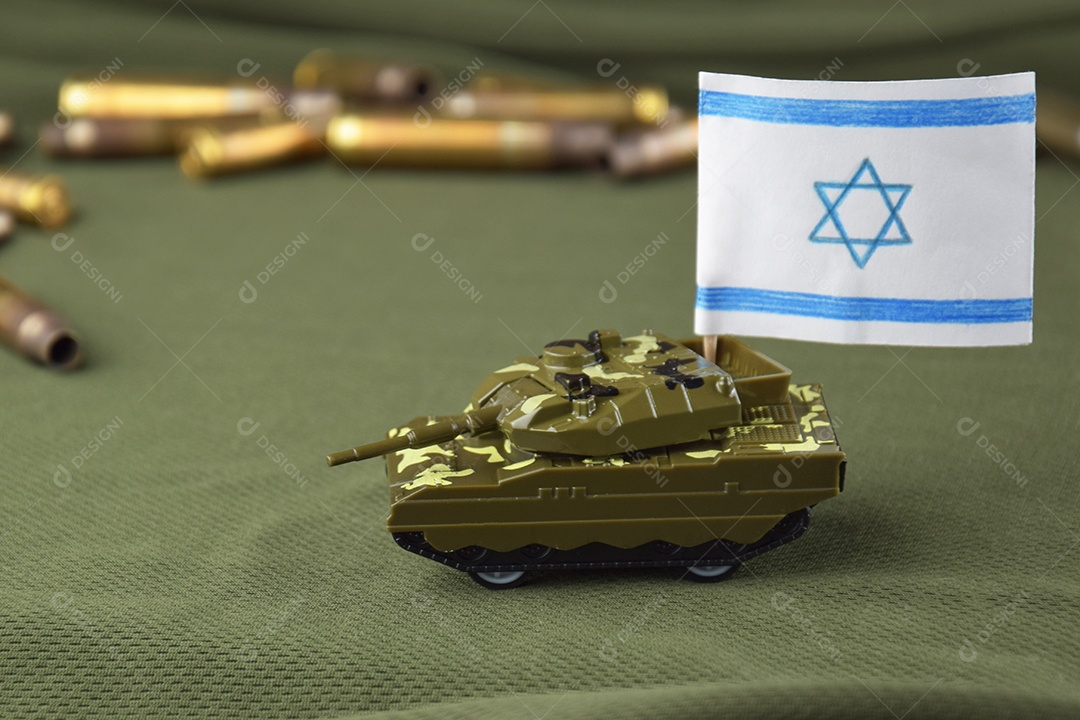 Um tanque de guerra com a bandeira israelense