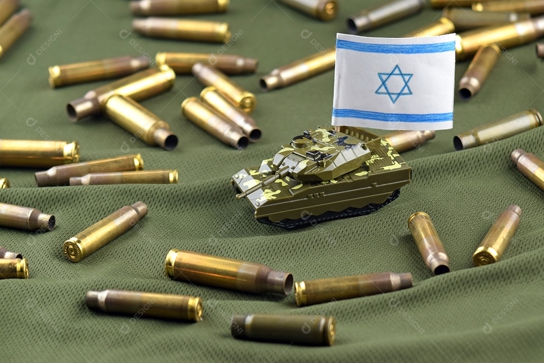 Um tanque de guerra com a bandeira israelense