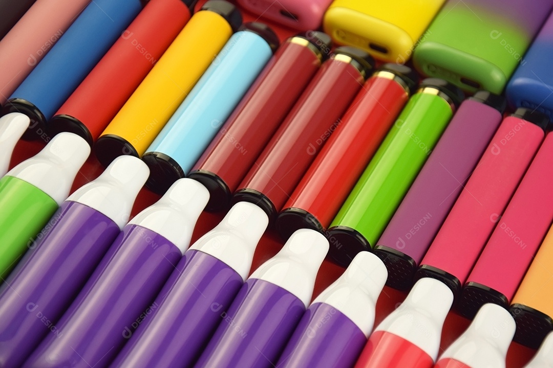 Conjunto de cigarros eletrônicos coloridos descartável