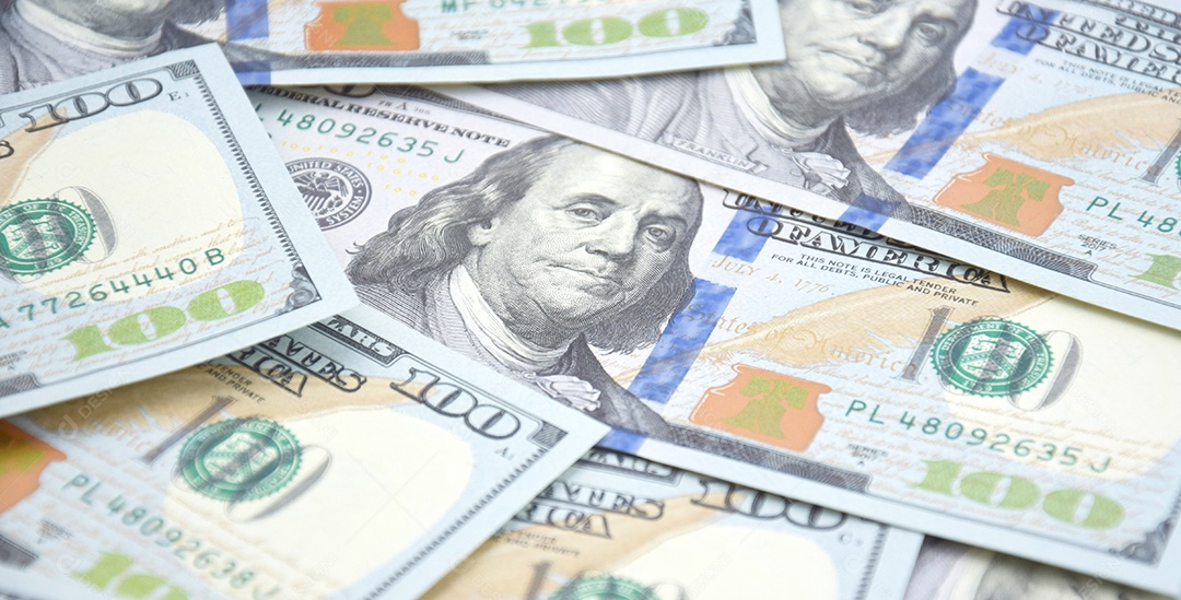 Dólares americanos e hryvnia ucraniana ajuda americana à Ucrânia na guerra