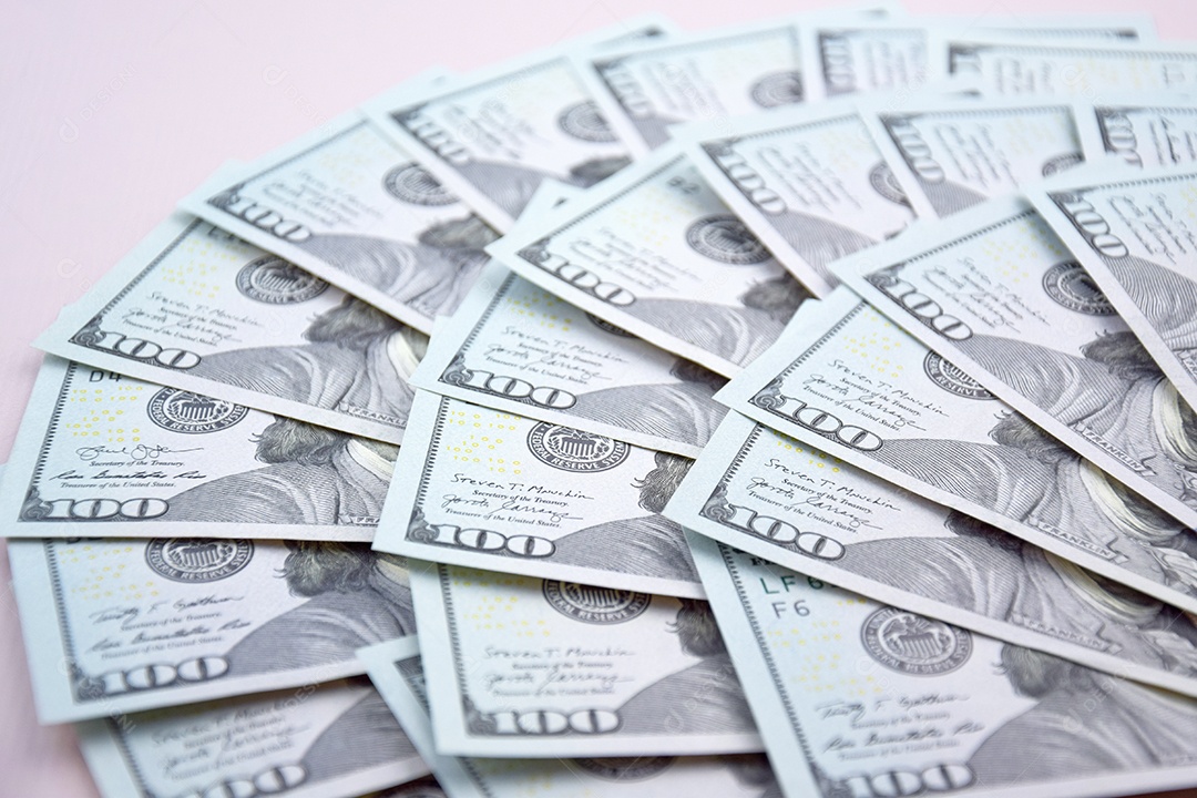 Dólares americanos e hryvnia ucraniana ajuda americana à Ucrânia na guerra