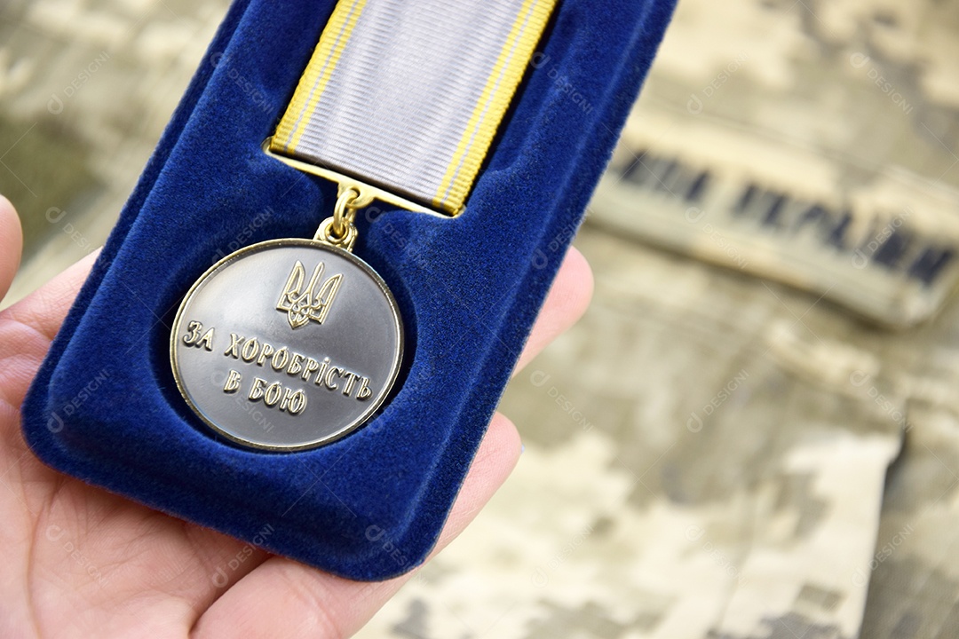 Medalha por bravura na batalha dos militares ucranianos em um fundo de pixel