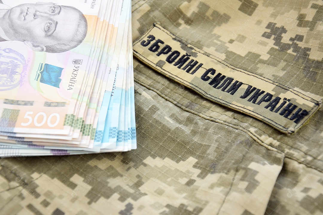 Hryvnia no contexto de um pixel militar com a inscrição das forças armadas da Ucrânia