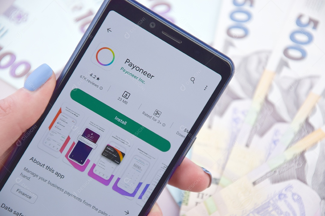Aplicativo móvel de banco Payoneer em fundo de dólares