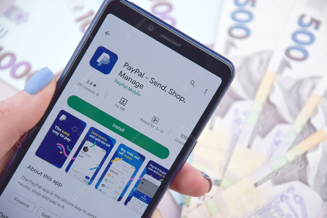 Aplicativo móvel de banco Paypal sobre fundo de dólares