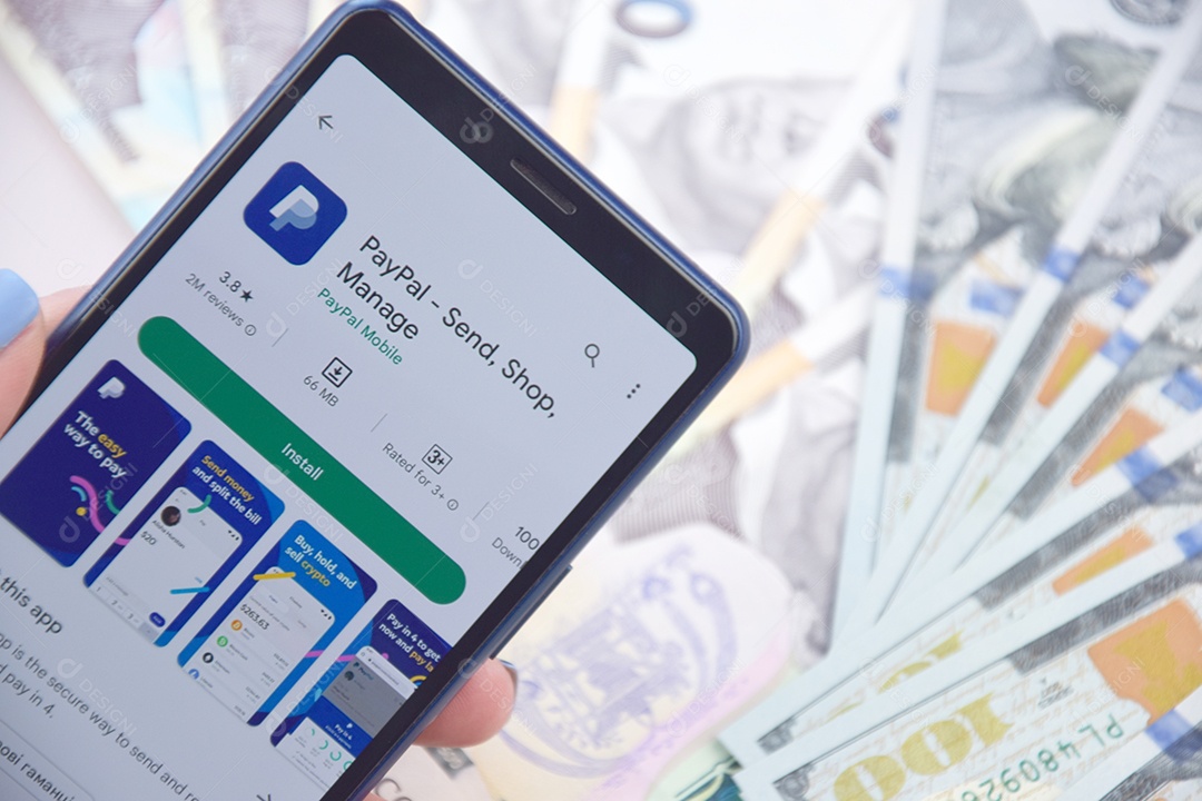 Aplicativo móvel de banco Paypal sobre fundo de dólares