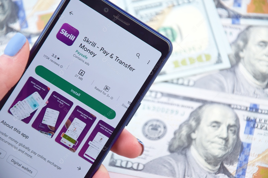 Aplicativo banco móvel Skrill na tela de celular