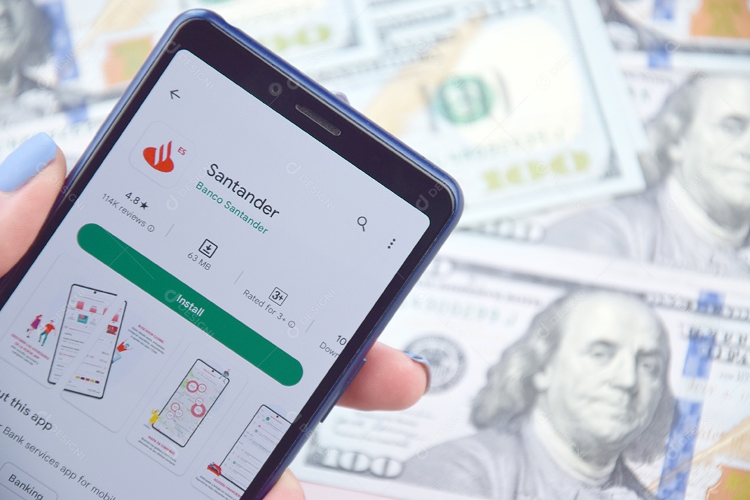 Aplicativo móvel de banco Santander em tela de celular
