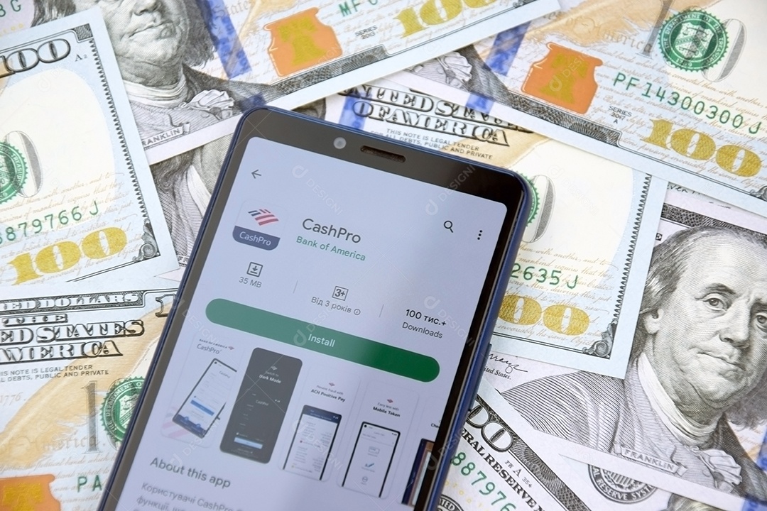 Aplicativo de banco móvel CashPro na tela do celular sobre notas de dólar americano