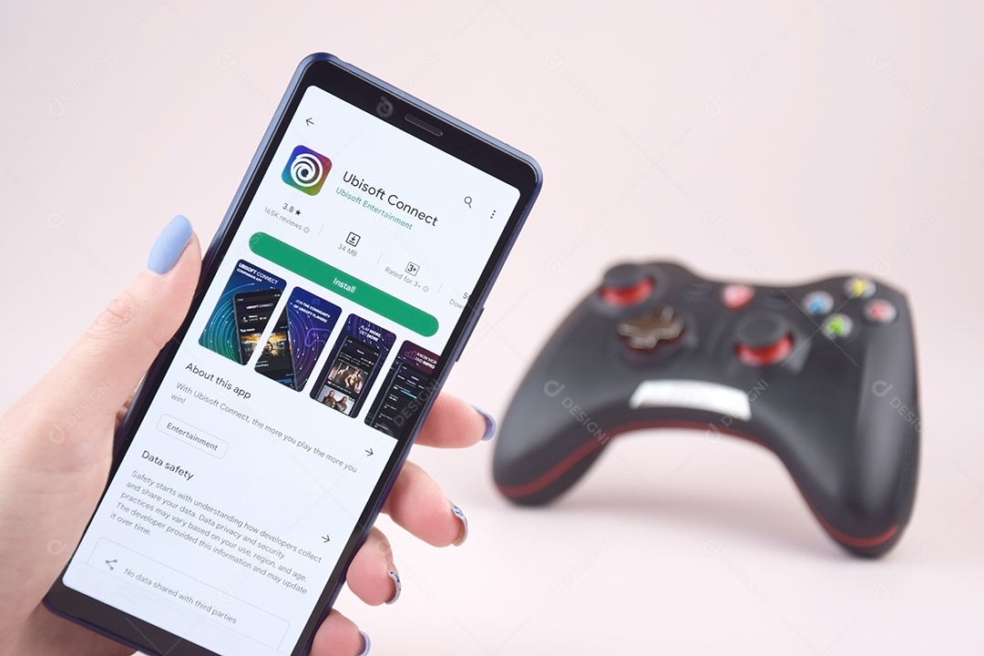 Celular com logotipo da plataforma de distribuição de videogame Ubicoft connect